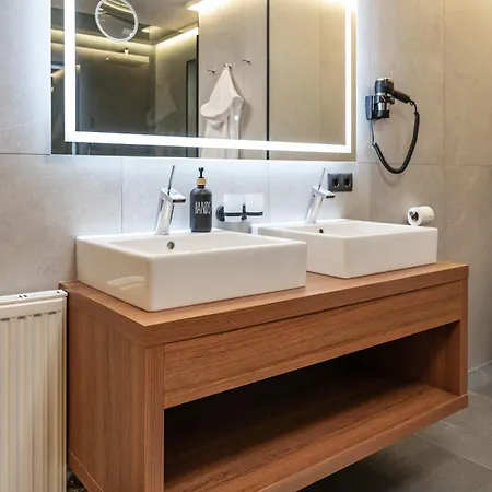 Johanna In Mayrhofen-hippach- Naehe Der Skipiste *